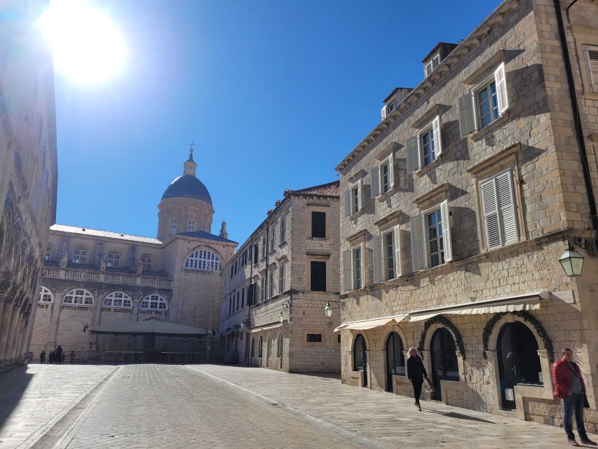 Dubrovnik: Old Town Highlights Tour with Audio Guide - Pile Gate and the first look at the Old Town