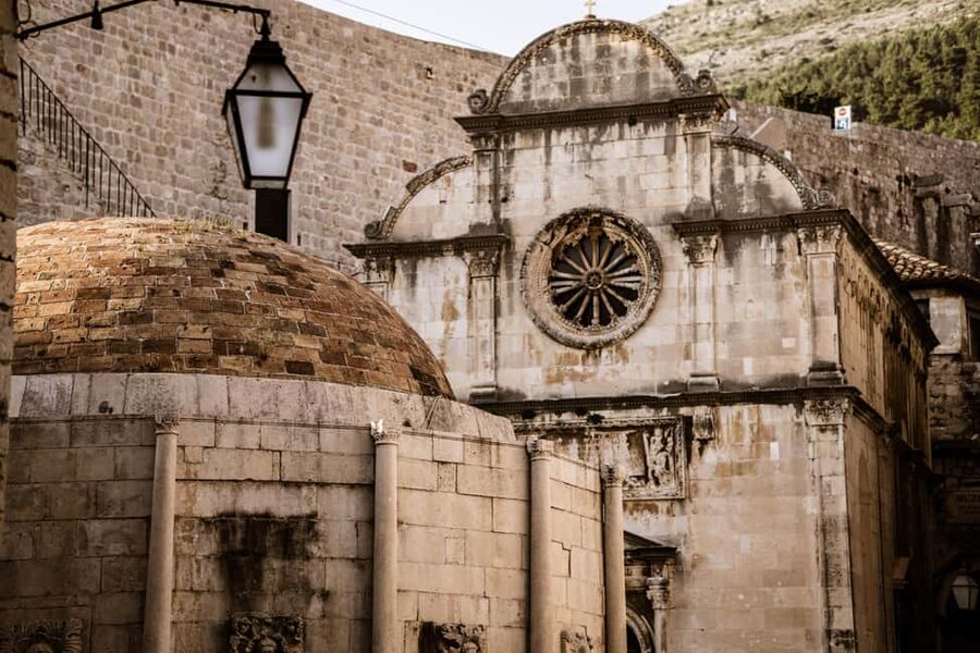 Dubrovnik Old Town History Tour: Early & Late Start - Onofrio’s Fountain and the practical side of old Dubrovnik