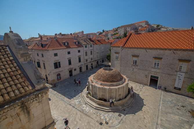 Dubrovnik Old Town History Walking Tour - Meeting the guide at Large Onofrio’s Fountain