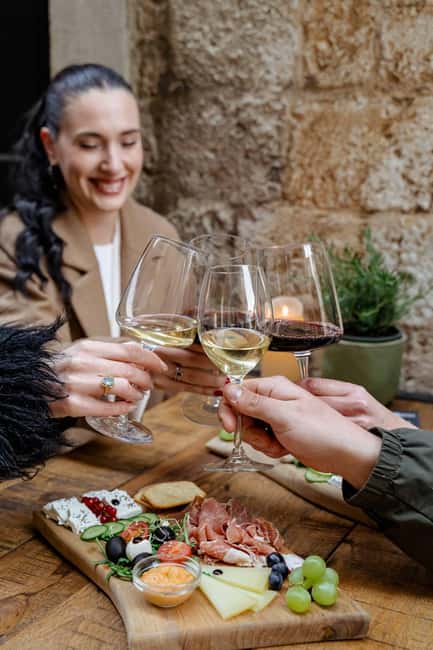 Dubrovnik Old Town: Night tour with History, Wine & Bites - Why an evening walk suits Dubrovnik