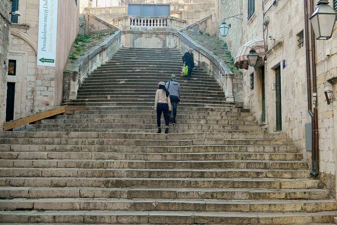 Dubrovnik: Old Town Walking Tour - Orlando’s Column and the symbols of Ragusa