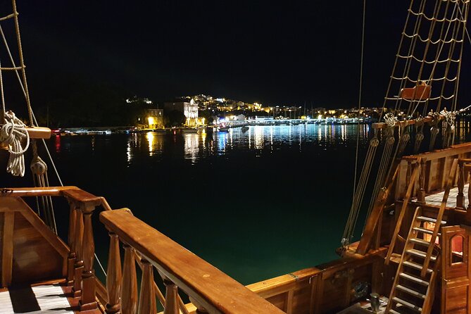 Dubrovnik Panoramic Night Cruise with Karaka - Returning through the harbor lights