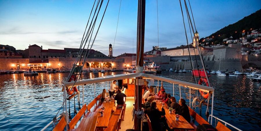 Dubrovnik: Panoramic Sunset Cocktail Cruise Around Old Town - Why this sunset cruise works so well