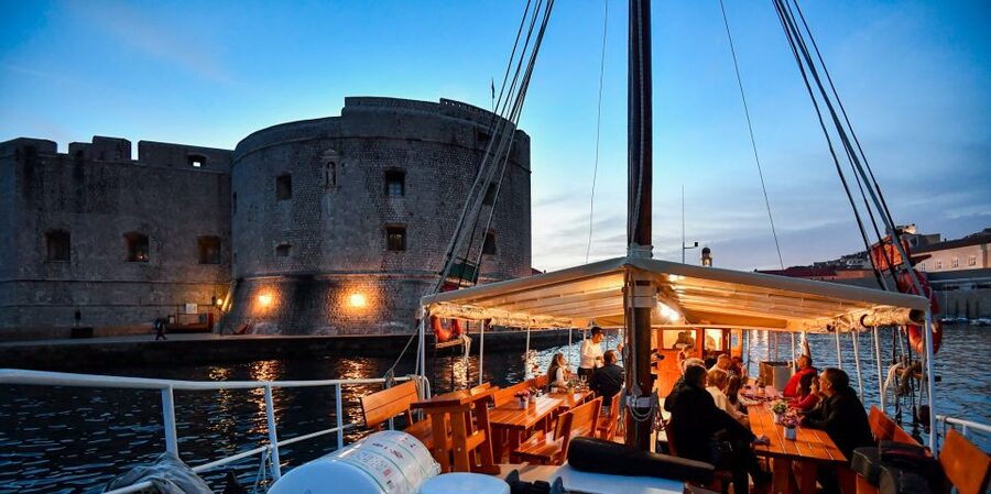 Dubrovnik: Panoramic Sunset Cocktail Cruise Around Old Town - Who should book this 90-minute cruise