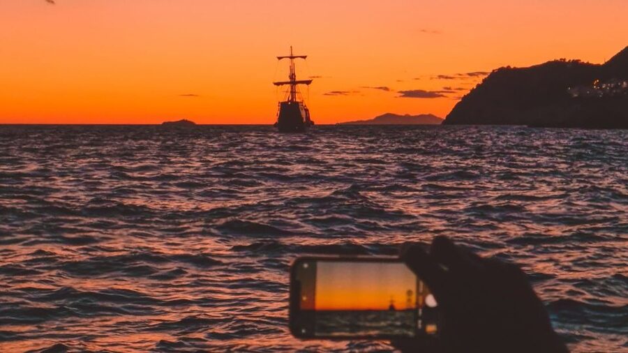 Dubrovnik: Private Boat Cruise at Sunset with Champagne - Seeing the Walls of Dubrovnik from the sea
