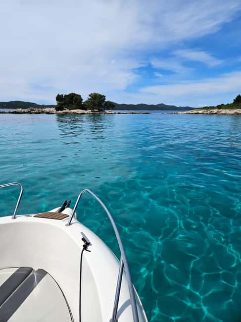 Dubrovnik: Private Boat Rental for Parties & Alcohol - Drinks, music, and the party side