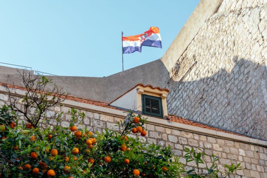 Dubrovnik: Private Family Friendly City Tour with Guide - Treasure hunts, quizzes, and local stories