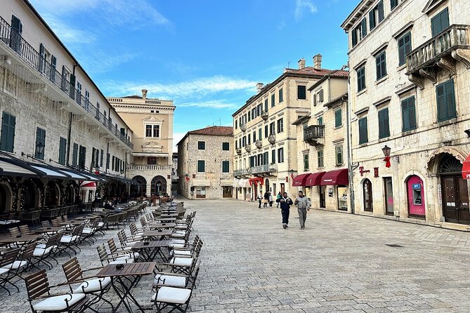 Dubrovnik: Private Tour to Montenegro - Kotor & Perast - Perast: two quiet hours beside Kotor Bay