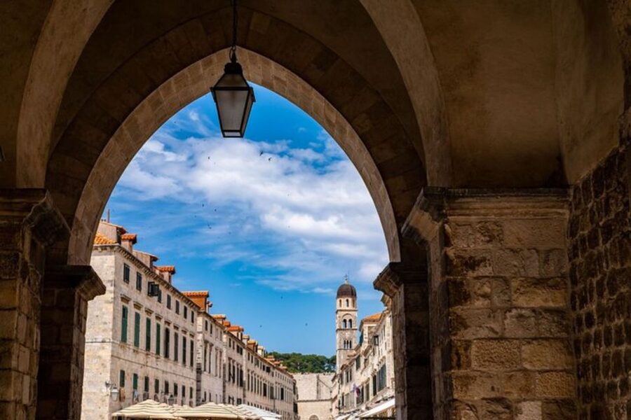 Dubrovnik : Private Walking Tour With A Guide (Private Tour) - Why a private walk helps in Dubrovnik