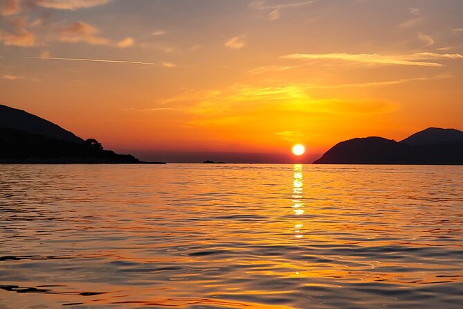 Dubrovnik Romantic Sunset Boat Tour - Sailing toward Grebeni Lighthouse and Lapad Bay