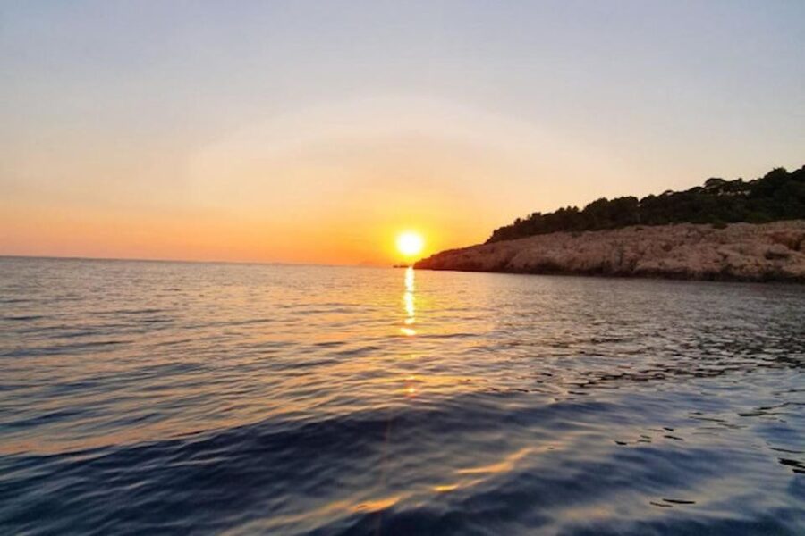 Dubrovnik: Romantic Sunset Cruise - Boarding at the small Old Town port