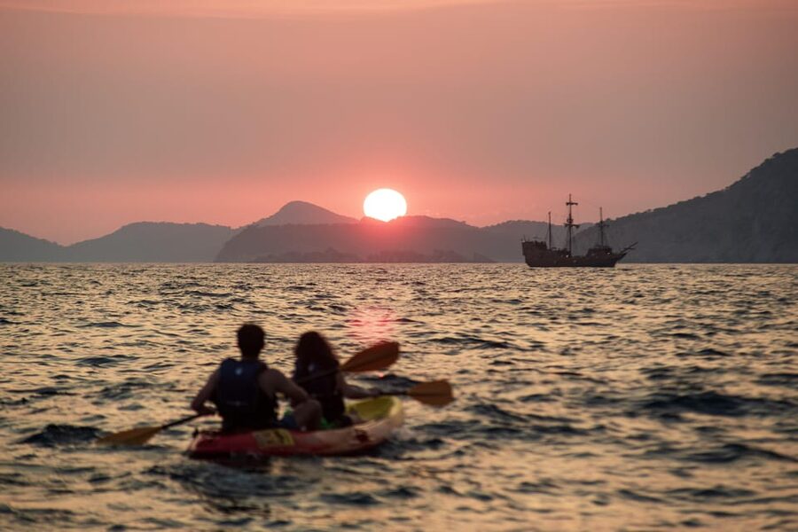 Dubrovnik: Sunset Kayaking and Snorkeling Tour - The city walls from sea level