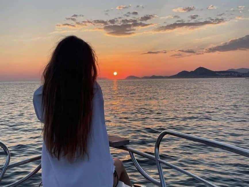 Dubrovnik: Sunset tour - Leaving the Old Port for a private evening