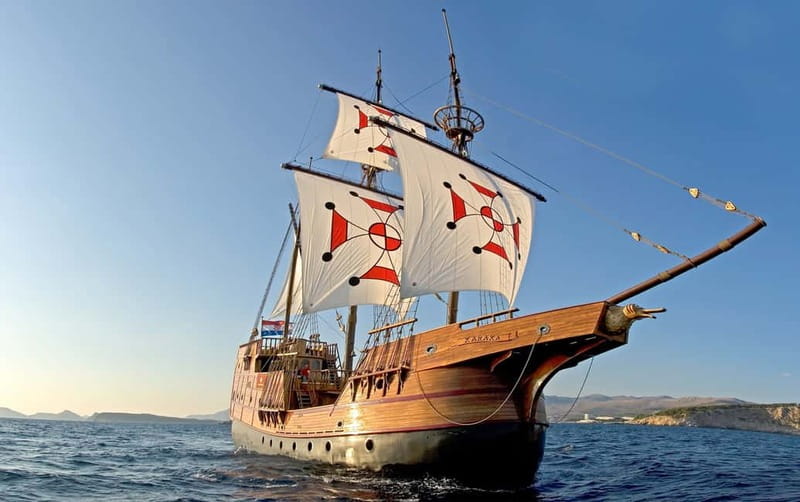 Dubrovnik walking tour and cruise on Karaka ship - Seeing Dubrovnik from the water