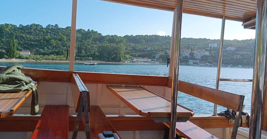 Elaphite Islands Cruise with Local Gastronomy at Captain's H - The first hour on the water