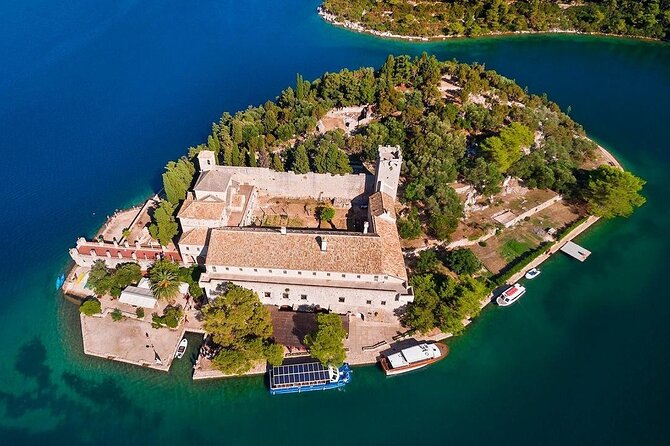 Elaphite Islands Full-Day Kayak and Bike Tour from Dubrovnik - Lunch at a local restaurant and time by the beach