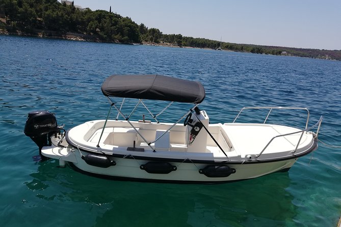 Explore the West coast of the island Brac by BETINA boat - Starting in Milna and getting ready to drive