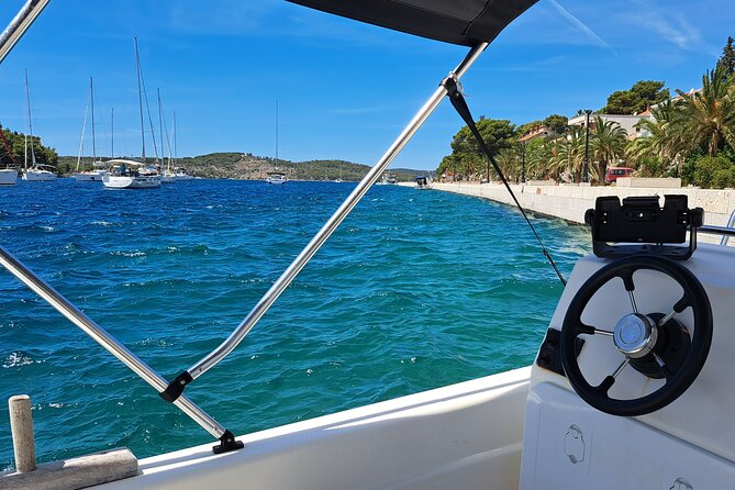 Explore the West coast of the island Brac by BETINA boat - Sutivan: combine village time with a swim