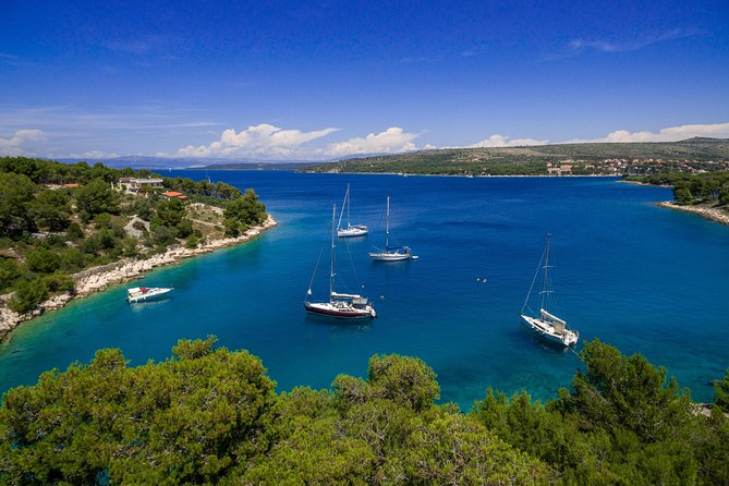 Explore west side of island Brač with Pasara boat - Traditional Dalmatian boat - Setting out from Milna on Brač’s west coast