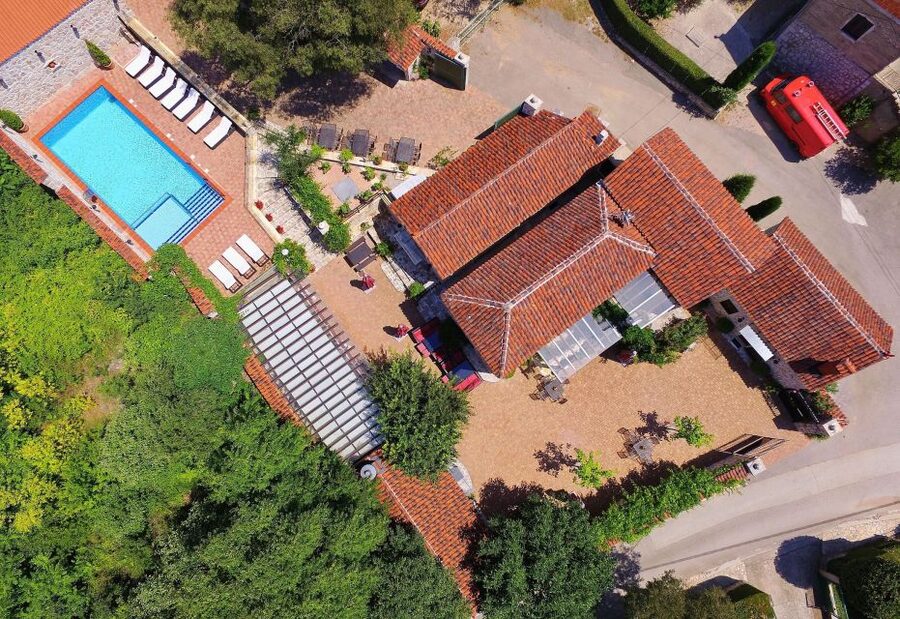 From Biograd: Wine and Olive Oil Tasting in Ražnjevića Dvori - Who will enjoy this experience most