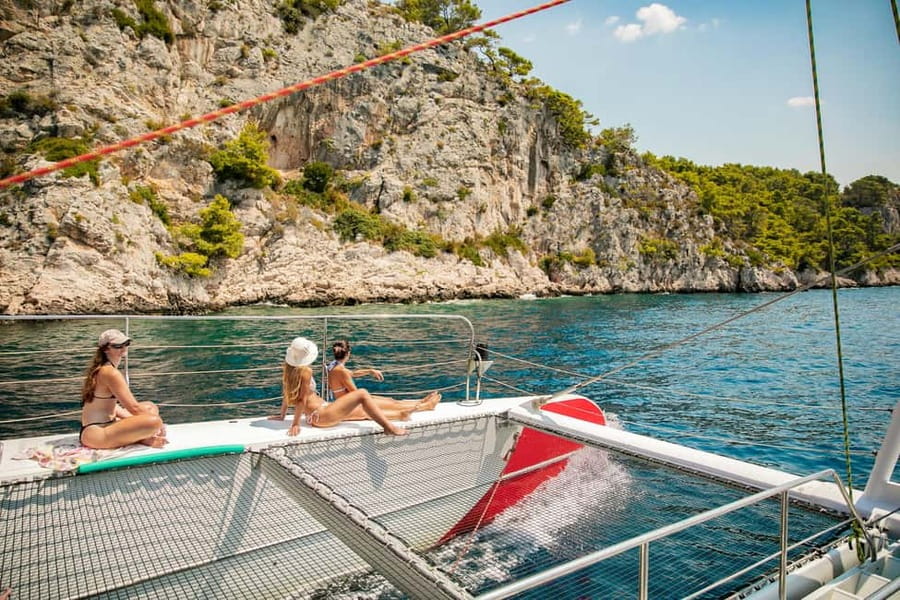From Brač Island: Catamaran Tour with Food & Drinks - 10:15 AM: leaving Supetar for Bobovišće