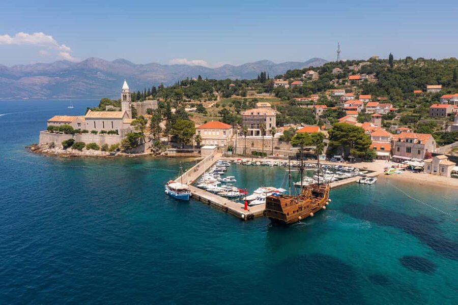From Dubrovnik: Elaphiti Islands Galleon Cruise with Lunch - The guides and the human side of the trip