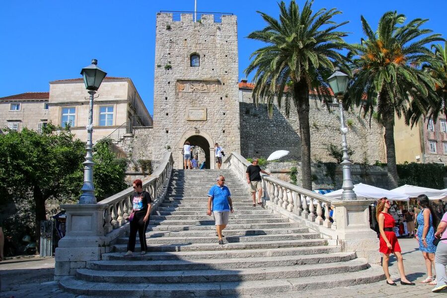 From Dubrovnik: Guided Tour of Pelješac & Korčula - Free time inside Korčula’s medieval town