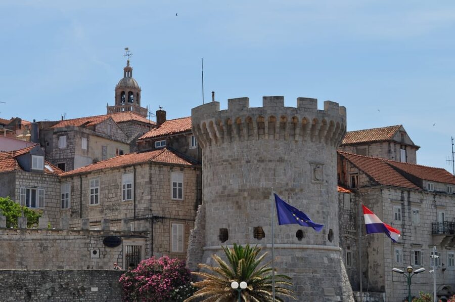 From Dubrovnik: Korcula Island Tour with Wine Tasting - A short guided walk through Korčula