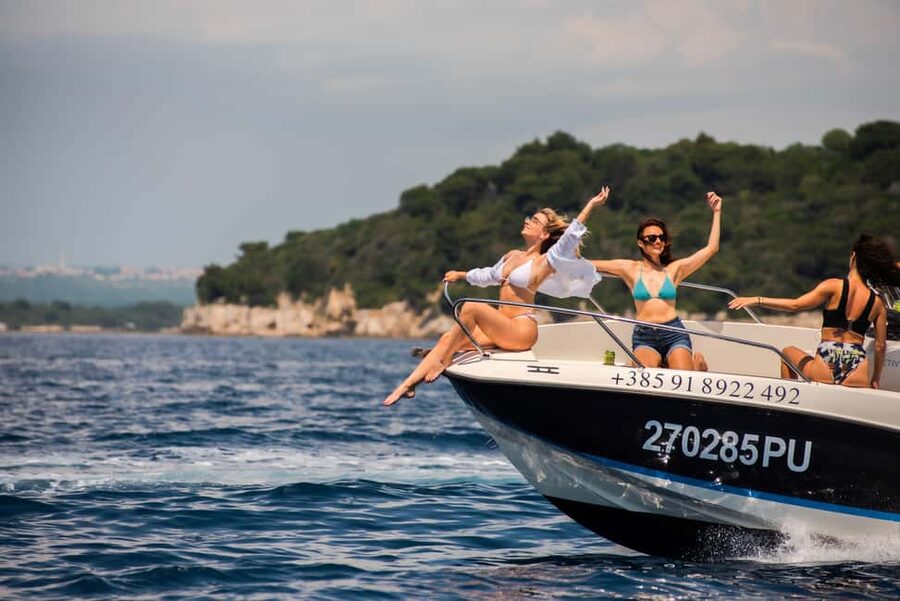 From Fazana: Dolphin watching and snorkeling in Blue Cave - Who will enjoy this outing most