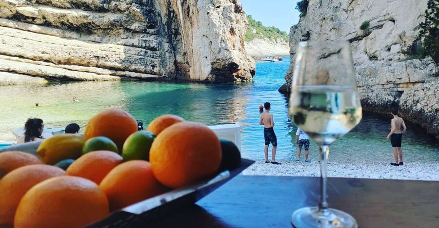 From Hvar: Blue Cave and 5 Islands Boat Tour - Starting in Hvar and getting onto the boat