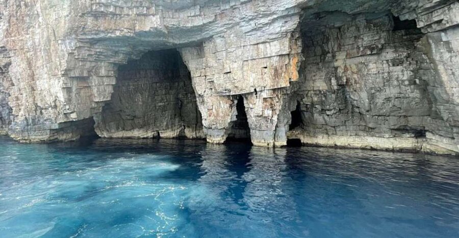From Hvar: Blue Cave, Green Cave & 5 Islands Speedboat Tour - Budikovac’s blue lagoon starts the swimming day