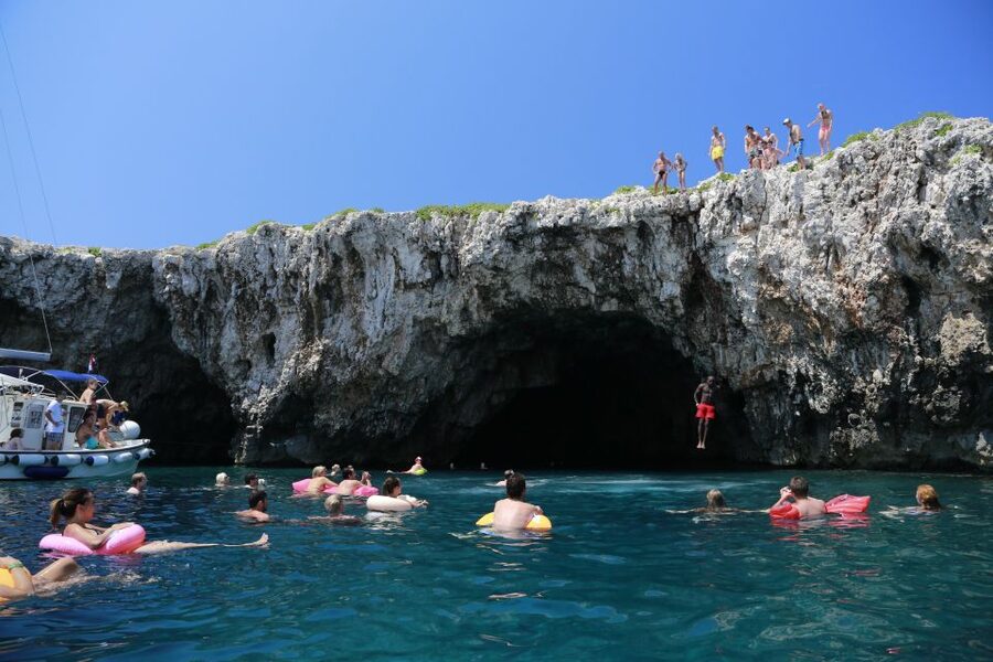 From Hvar: Pakleni Islands & Red Rocks Comfort Sailboat Tour - The Captains Shape the Day