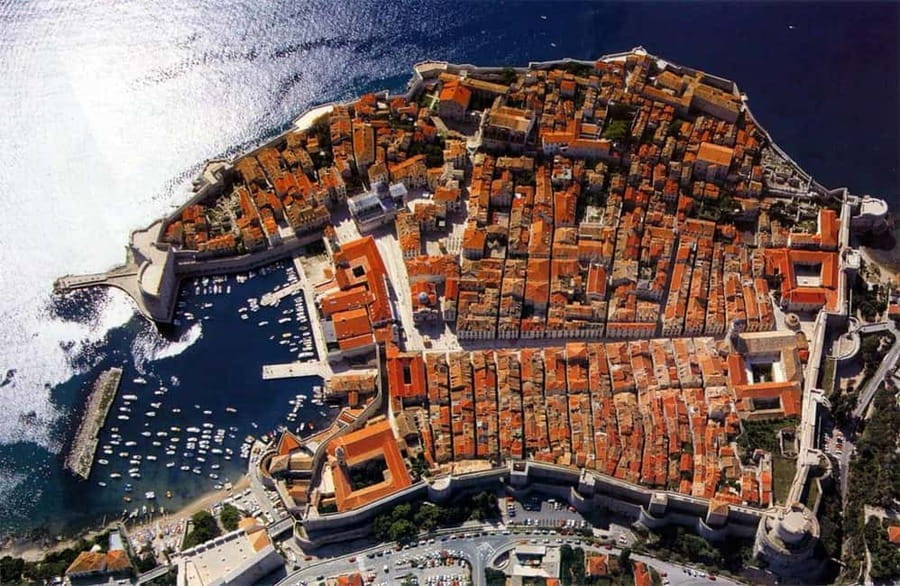From Makarska: Day Trip to Dubrovnik - Arriving at the Old Town gate