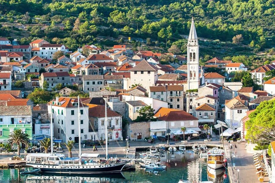 From Makarska: Hidden Gems of Hvar Island's North Shore - Why the north shore works so well by speedboat