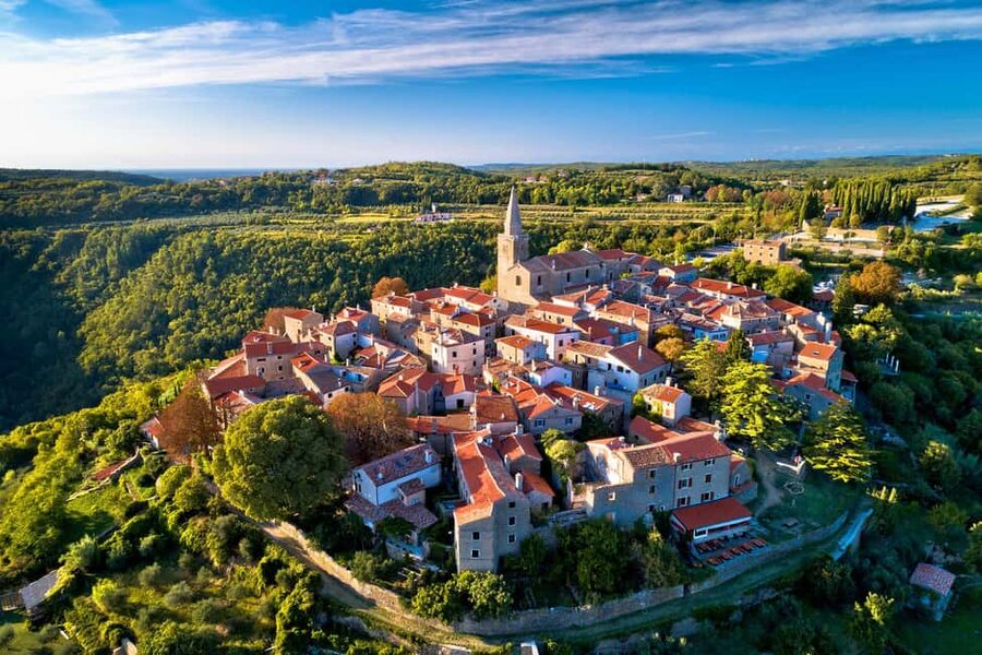 From Rovinj: Istria Day Tour to Poreč, Grožnjan & Motovun - Grožnjan: cobbles, studios, and a village brought back to life