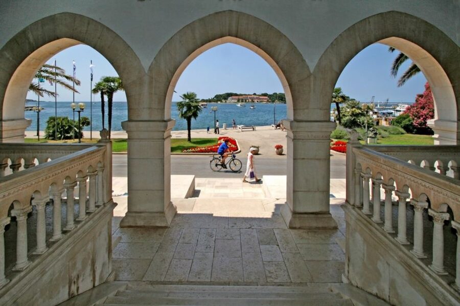 From Rovinj: Istria Day Tour to Poreč, Grožnjan & Motovun - Transport, walking, and the real cost