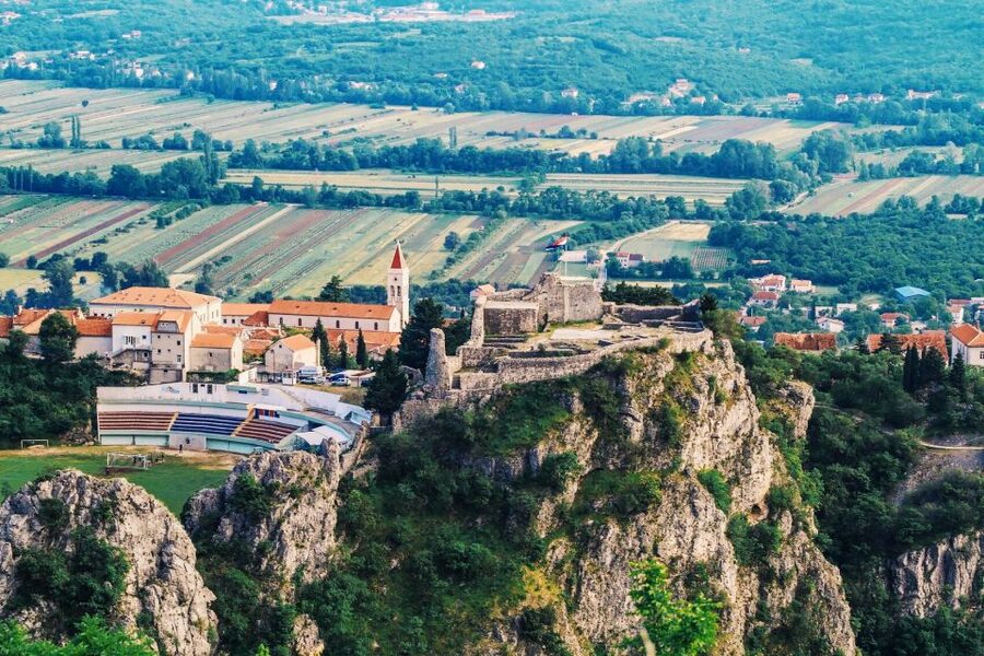 From Sinj: Flight Over Imotski, Trilj, Omiš, and Split - What the one-hour timing really means