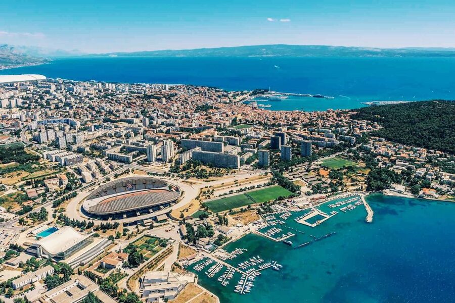 From Sinj: Panoramic Flight over Split - Following Split’s southern coast
