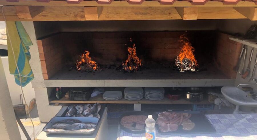 From Split: All-inclusive Blue Cave Tour with Grilled Lunch - What the crew adds to the day
