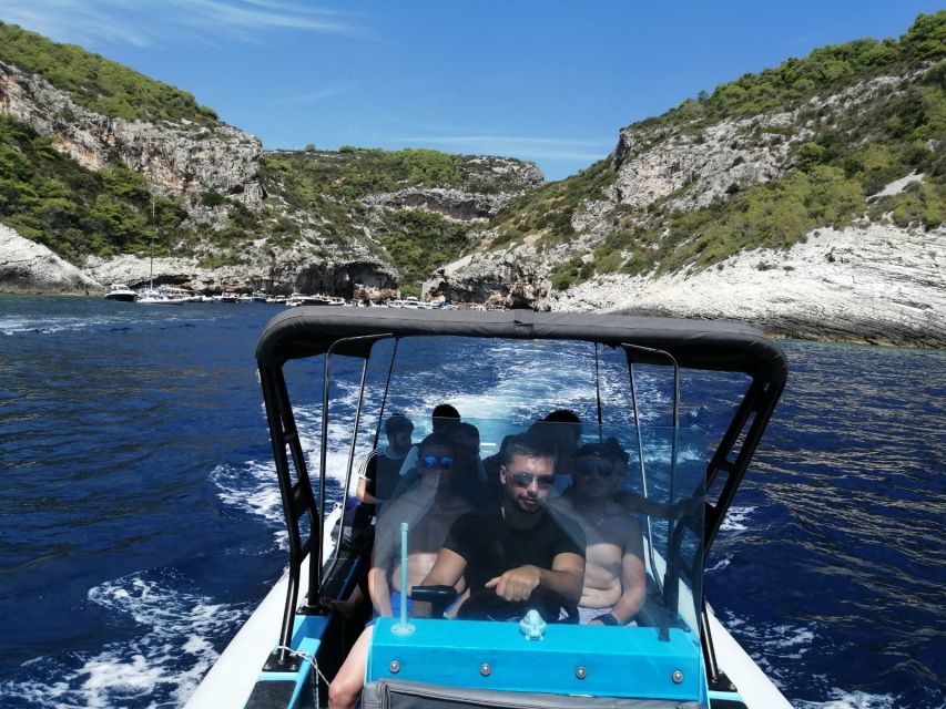 From Split: Blue Cave and 5 islands-Day Tour - The boat, crew, and physical demands
