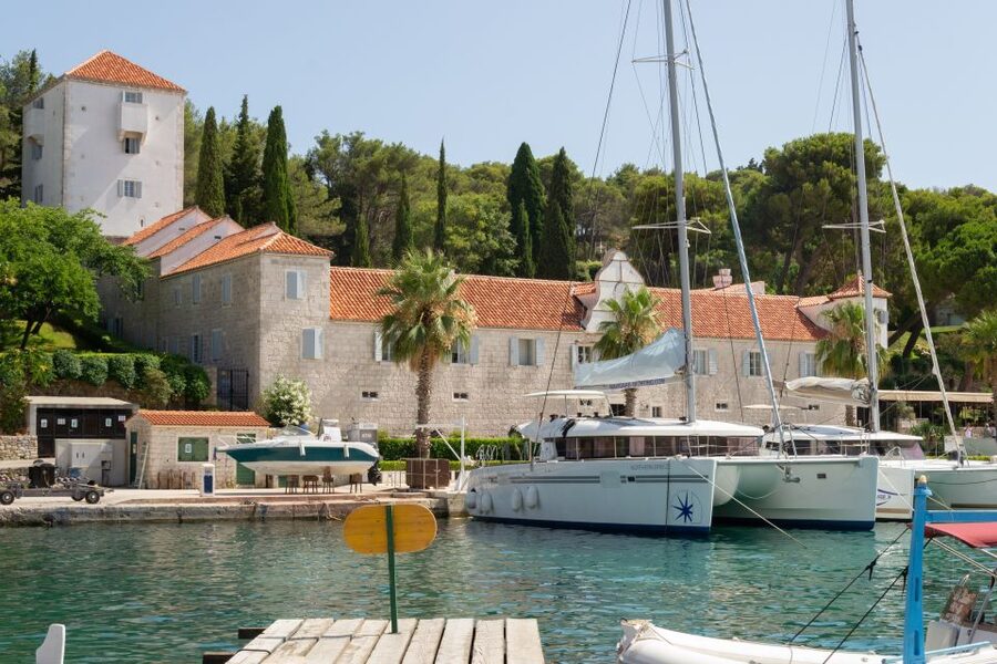 From Split: Blue Lagoon, Šolta, and Trogir Speedboat Tour - What the crew and group size mean