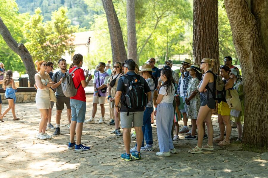 From Split: Krka Waterfalls day tour & wine tasting - Wine, cheese, and free time in Skradin