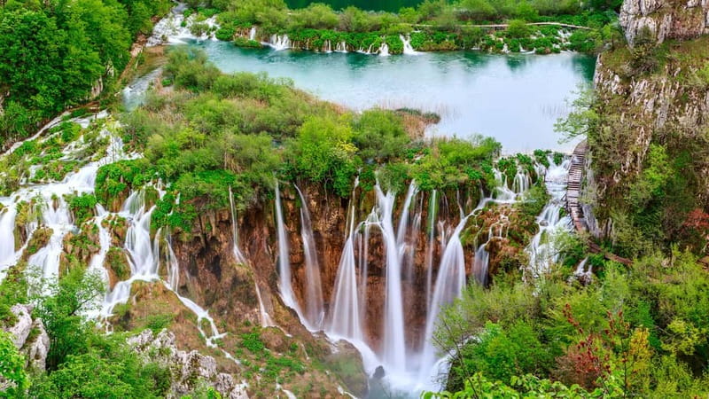 From Split: Plitvice Lakes Guided tour - Entering the park and starting the 8-kilometer walk