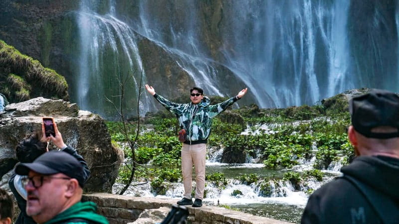 From Split: Plitvice Lakes Guided tour - Guides make the long day easier