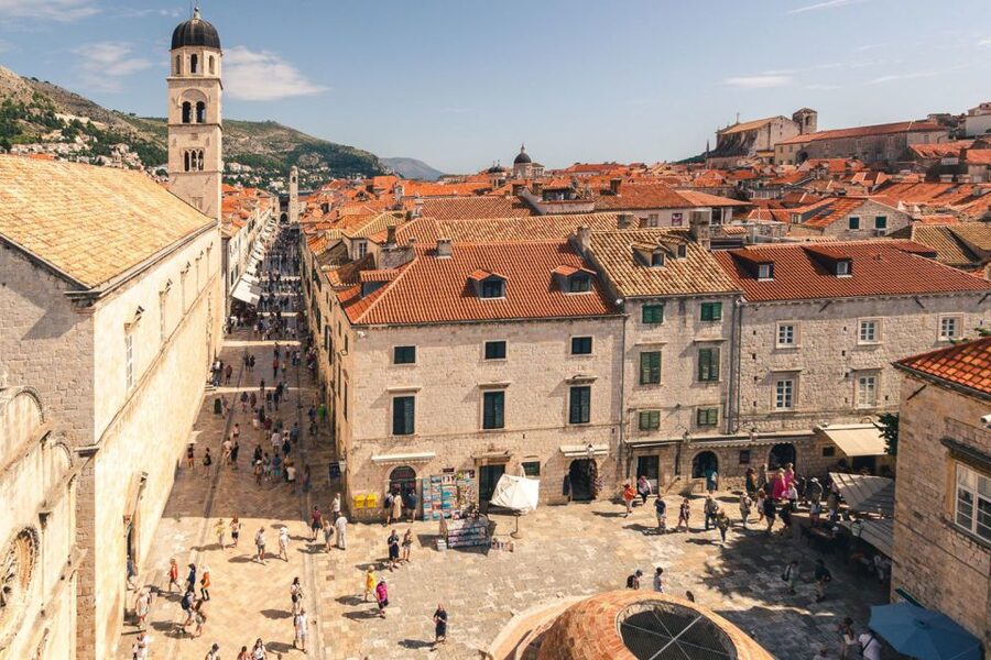 From Split & Trogir: Dubrovnik Guided Day Tour - Ston adds seafood and a useful break