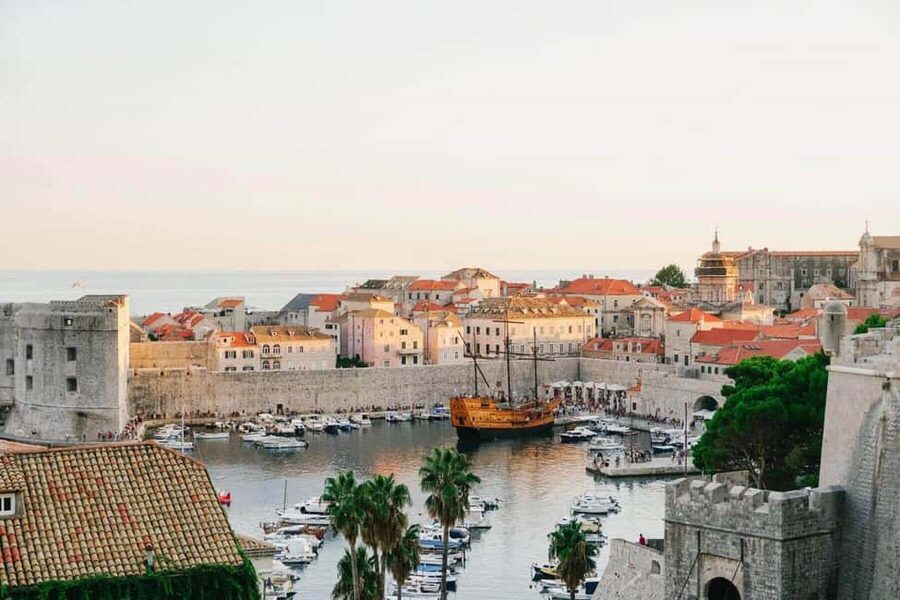 From Split/Trogir: Dubrovnik Guided Tour with a Stop in Ston - Why this day trip works from Split or Trogir