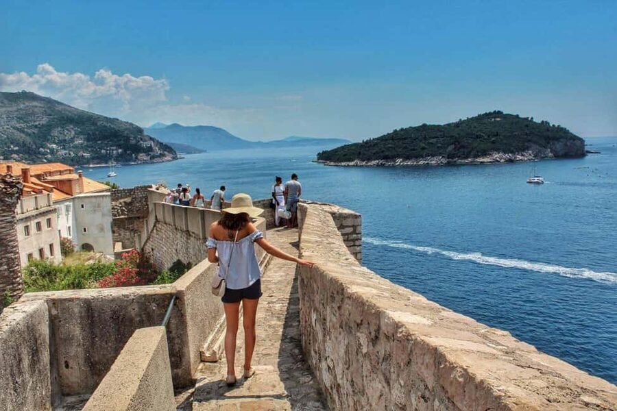 From Split/Trogir: Dubrovnik Guided Tour with a Stop in Ston - Ston gives the morning a worthwhile pause