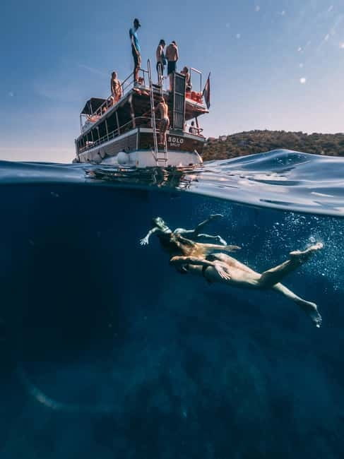 From Trogir: Blue Lagoon & Šolta Cruise with Lunch & Drinks - Lunch under 100-year-old pine trees
