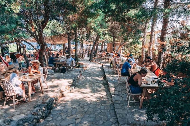 From Trogir: Blue Lagoon & Šolta Cruise with Lunch & Drinks - The 30-minute cruise to Šolta