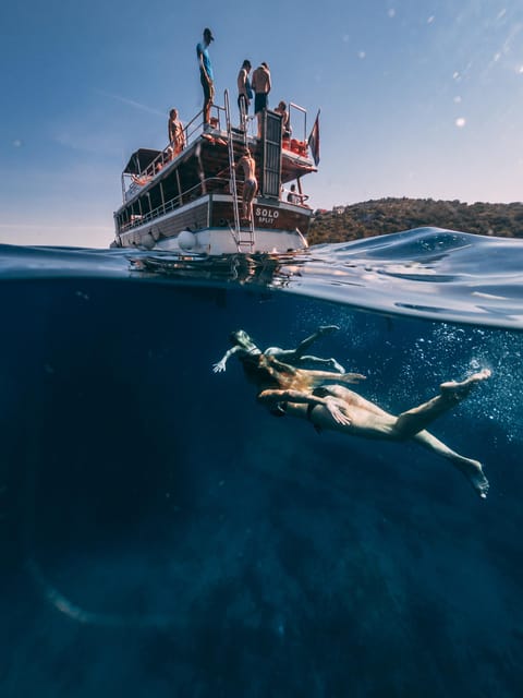 From Trogir: Blue Lagoon & Šolta Cruise with Lunch & Drinks - Maslinica in 90 minutes